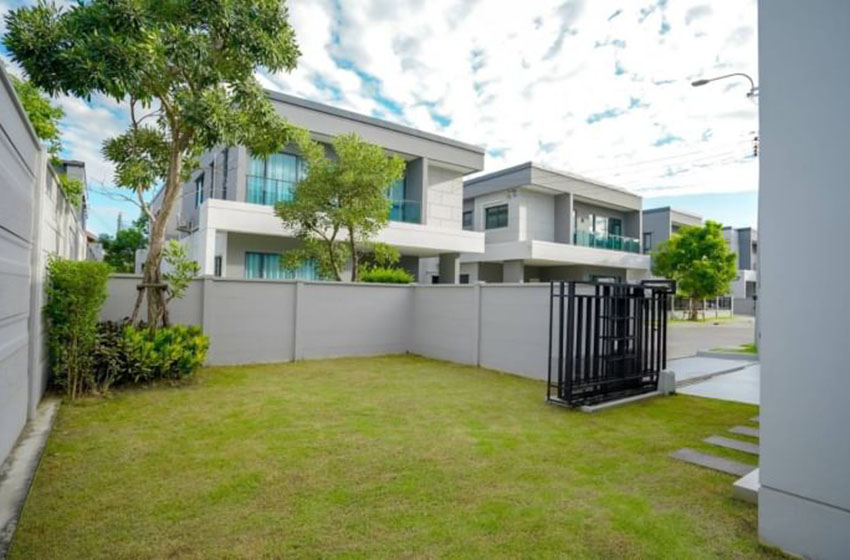 House with Shared Pool in Bangnatrad 